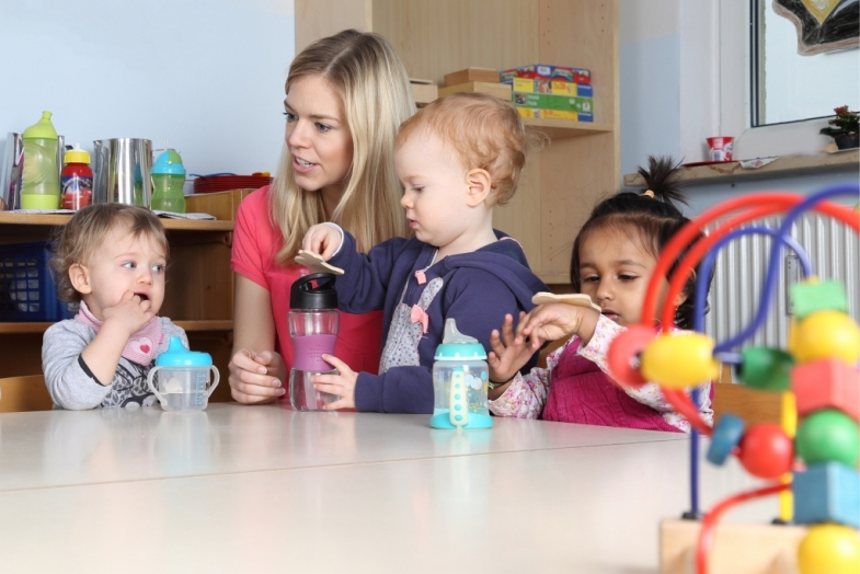 Quel travaux prévoir pour devenir assistante maternelle